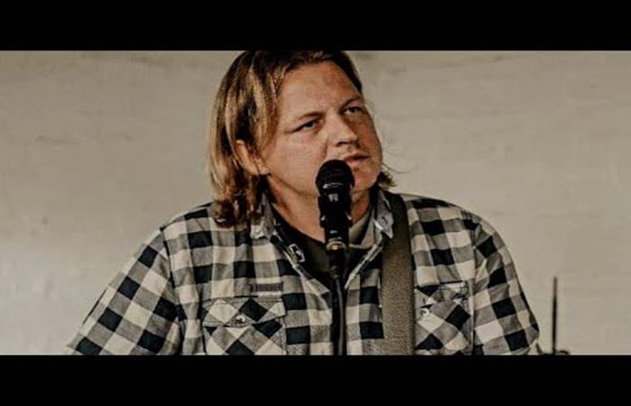 Etienne Steyn Biography: South African Afrikaans Singer-Songwriter